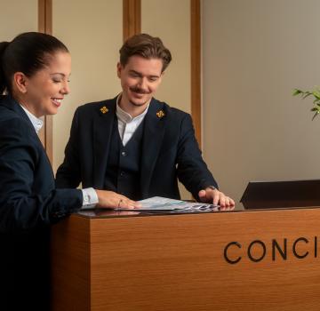 DANS LES COULISSES DU FIVE SEAS : ROMAIN, CHEF CONCIERGE