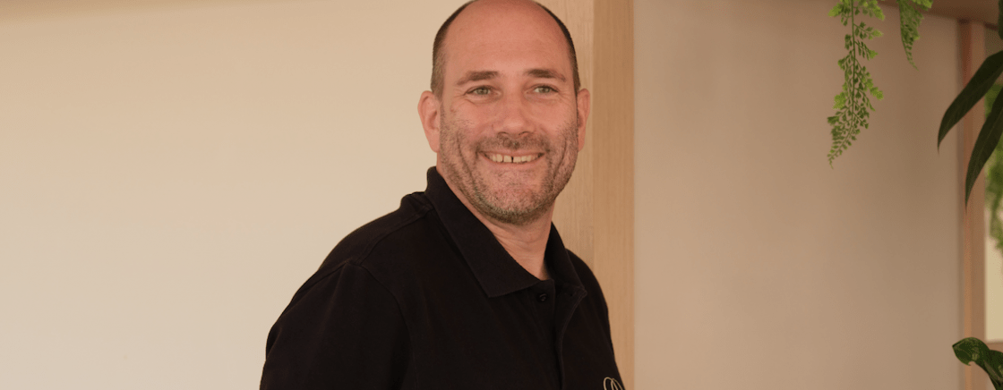 GEORGES, RESPONSABLE ACHATS & ÉCONOMAT