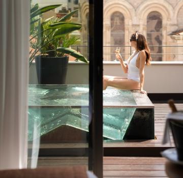 JACUZZI TERRACE SUITE: YOUR PRIVATE SANCTUARY