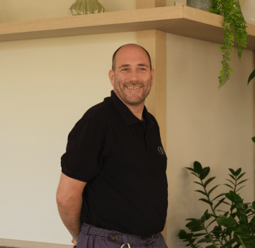 GEORGES, RESPONSABLE ACHATS & ÉCONOMAT