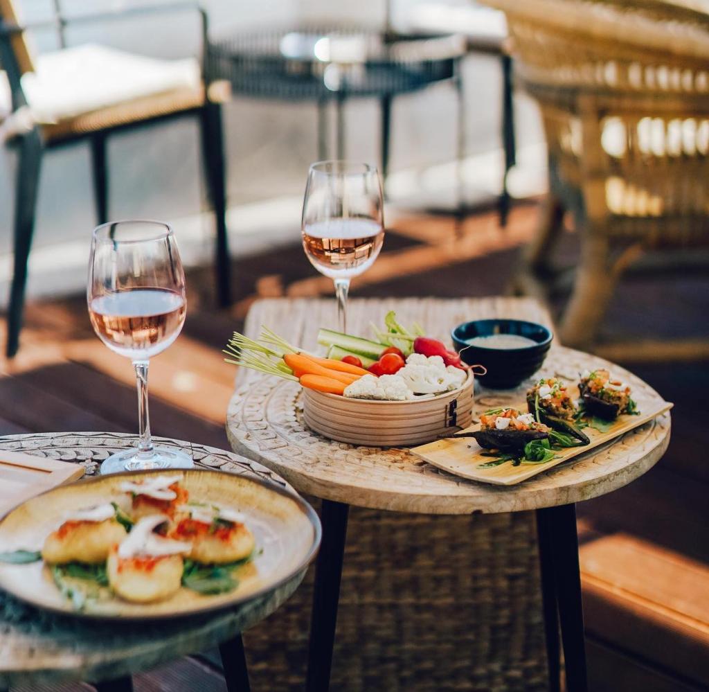 Five Seas Hotel - Lounge Bar