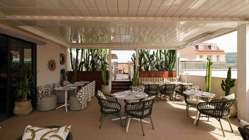 Five Seas Hotel - Restaurant & Bar