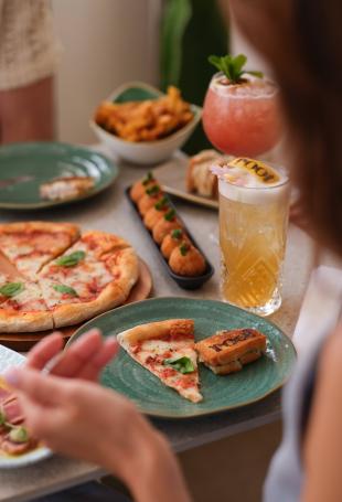 Hotel Five Seas - Restaurante y Bar